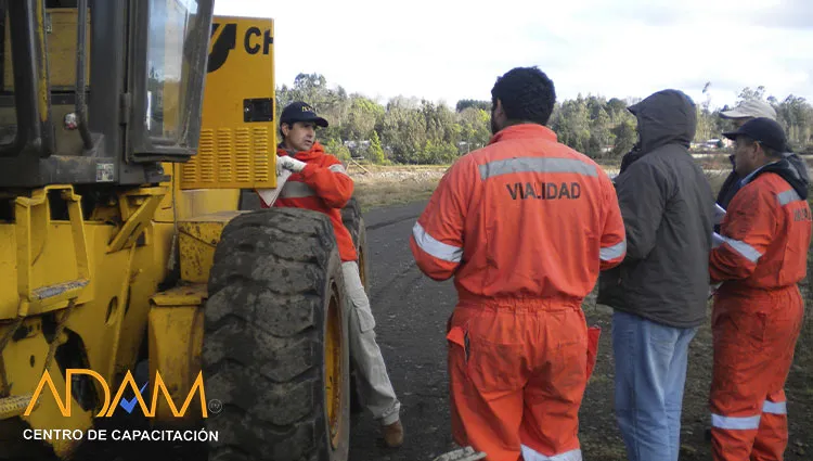 Curso operacion y mantencion de moto niveladora en temuco 03