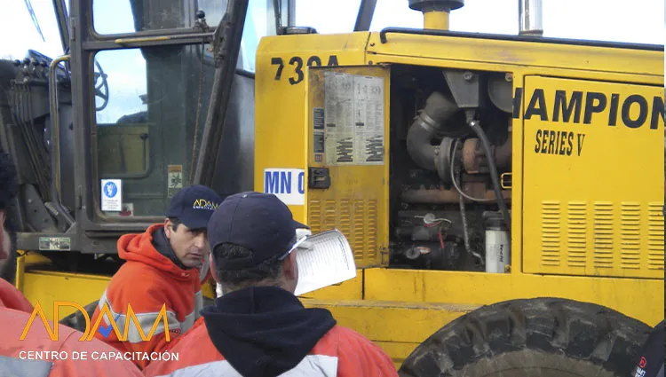 Curso operacion y mantencion de moto niveladora en temuco 04