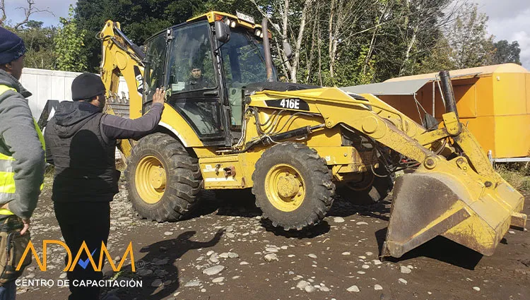Curso operacion y mantencion de retroexcavadora temuco araucania 002