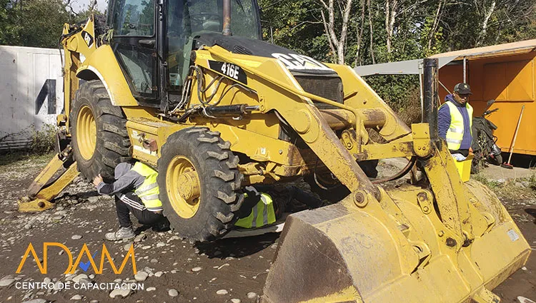 Curso operacion y mantencion de retroexcavadora temuco araucania 005