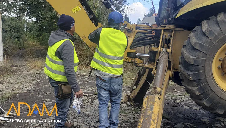 Curso operacion y mantencion de retroexcavadora temuco araucania 006