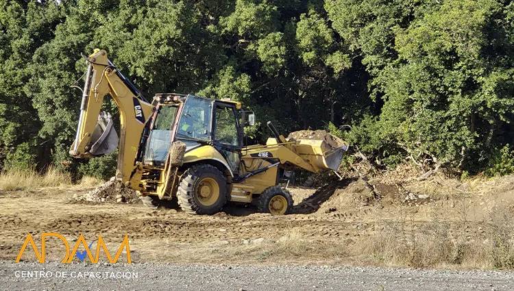 Curso operacion y mantencion de retroexcavadora temuco araucania 008